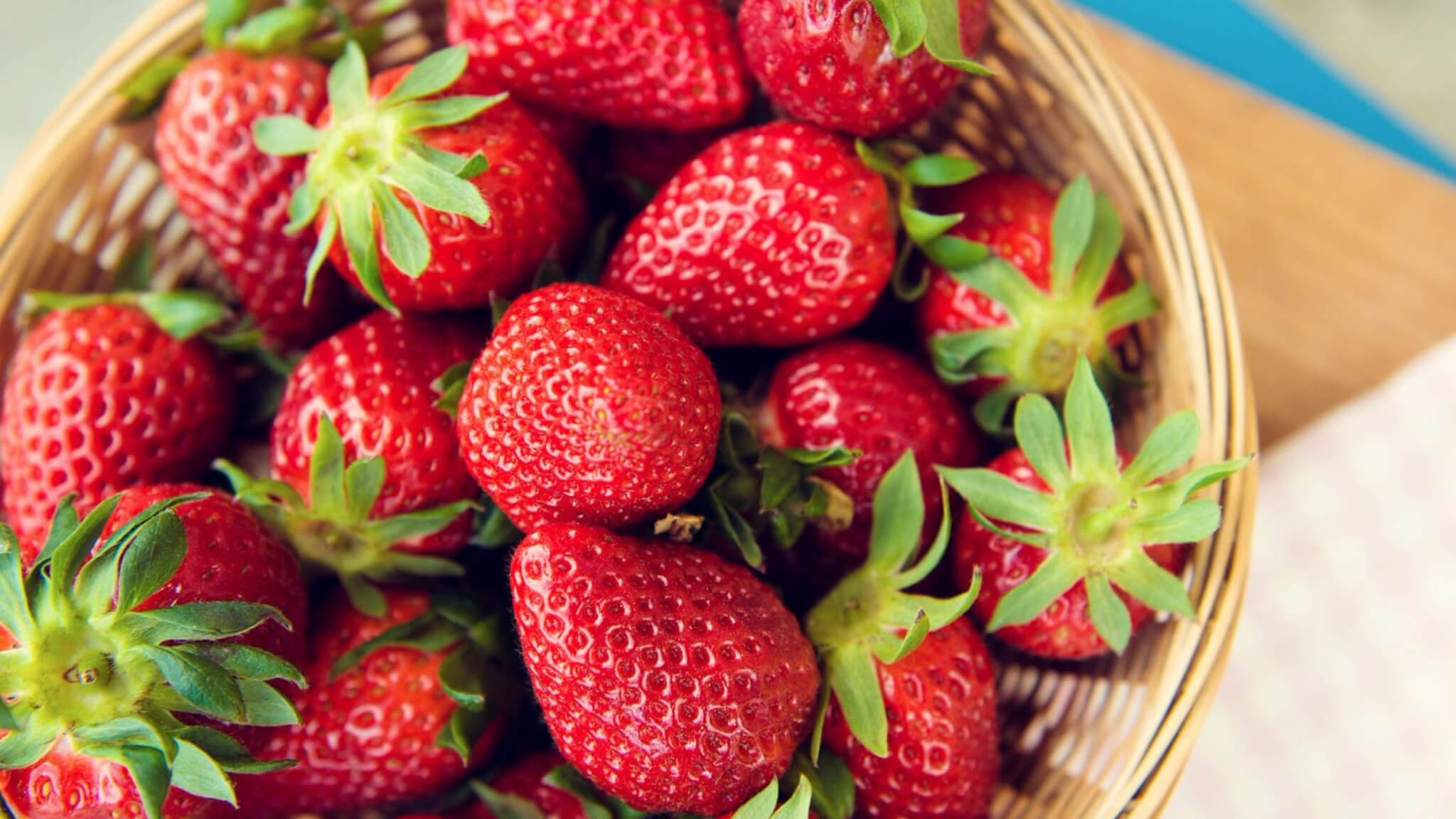 Strawberry face mask (homemade recipe)