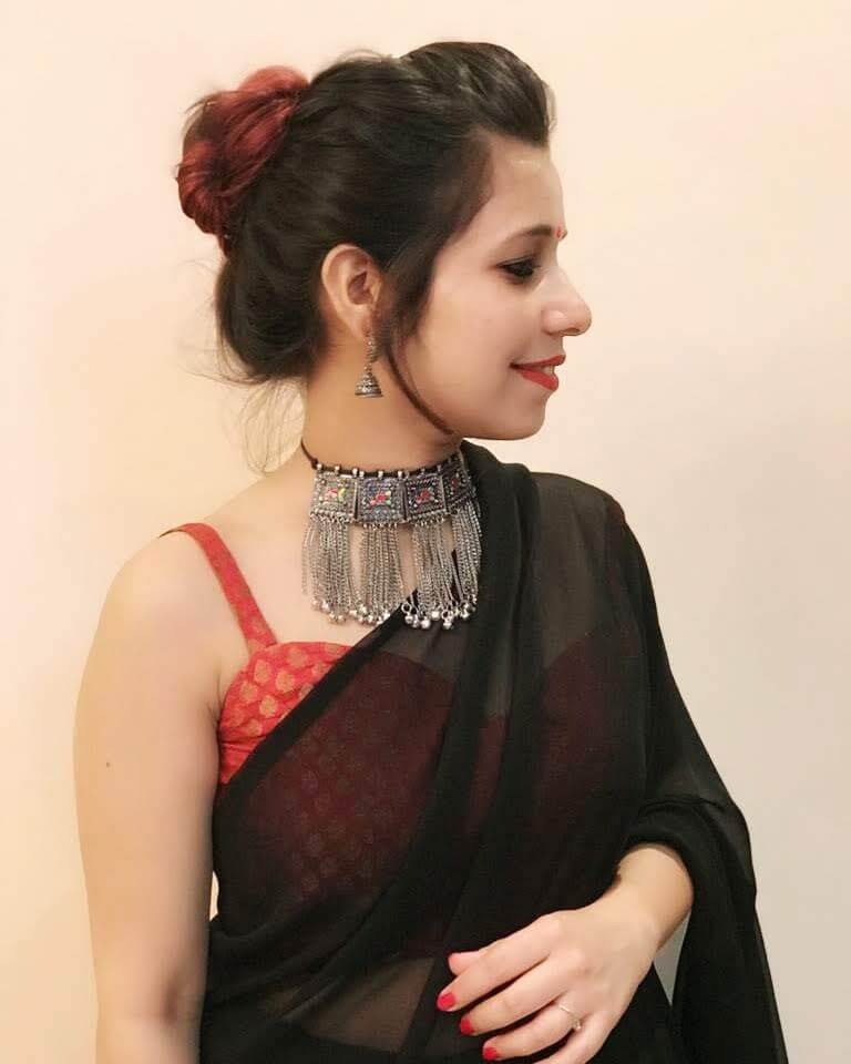 Simple Bun Hairstyle For Saree Step By Step - simple hair ...